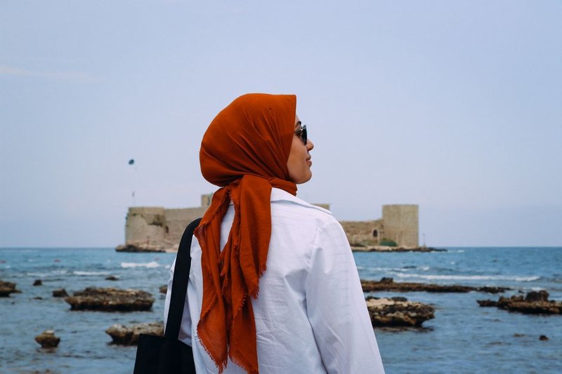 وشاح موسلين رمادي دافئ